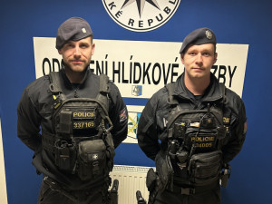 Policisté jeli do Havířova řešit nehodu na parkovišti, zachránili tam život miminku