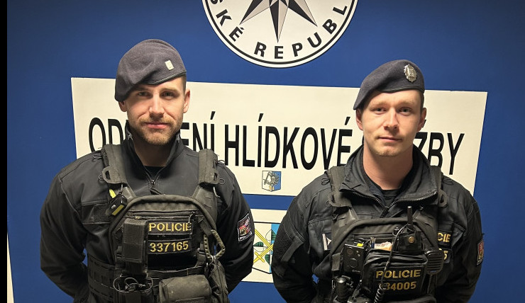 Policisté jeli do Havířova řešit nehodu na parkovišti, zachránili tam život miminku