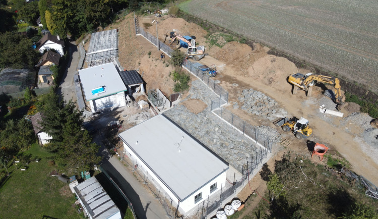 Dárci pomáhají slavné záchranné stanici vybrat ve sbírce dva miliony na opravu