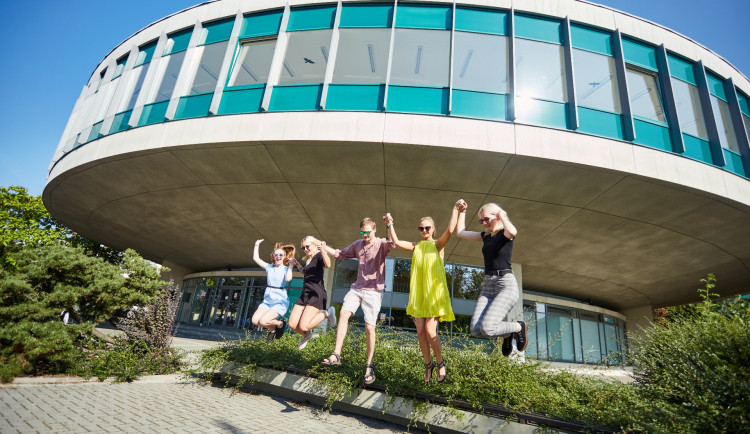 Vysoká škola báňská měla být v Praze, před osmdesáti lety zahájila výuku v Ostravě