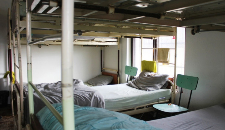 V Jihlavě je teď kolem stovky bezdomovců. Město jim pořídí nový sanitární kontejner