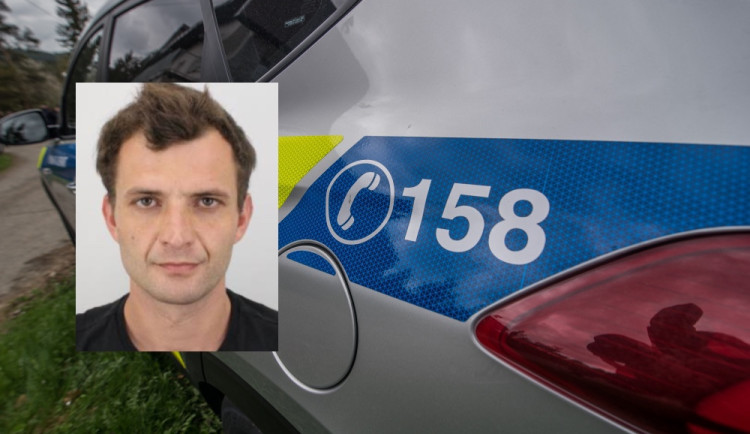 Kriminalisté pátrají po muži podezřelém z úvěrového podvodu.