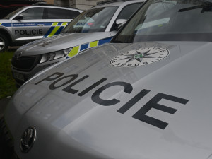 V areálu ostravské nemocnice auto srazilo a usmrtilo chodce, policie hledá svědky