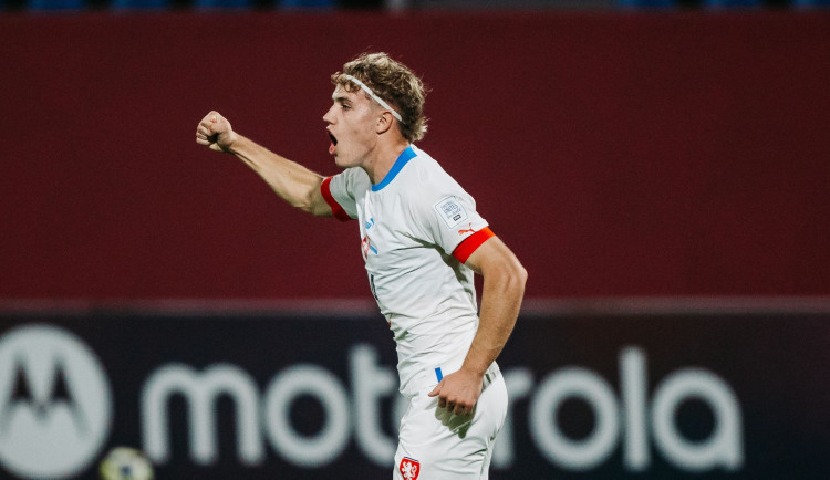 Excelentní Vít Škrkoň. Na světovém šampionátu dal hattrick za sedm minut.