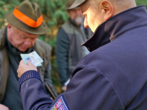 K myslivcům na honu v Sudicích se připojila i policie. Nezjistila žádné pochybení