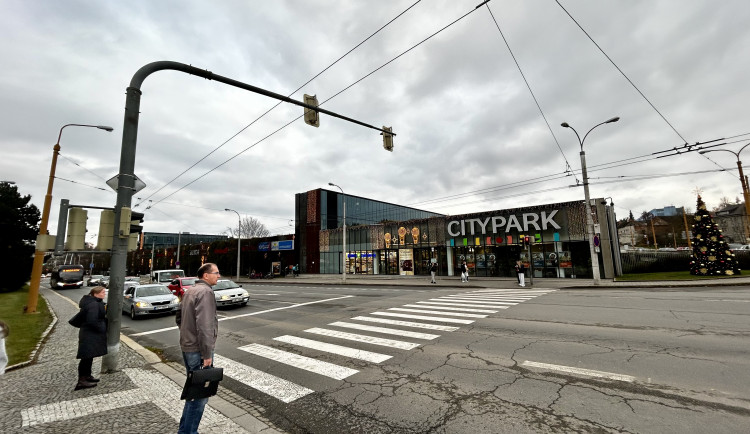 Vylepšené semafory v Jihlavě. Budou umět reagovat na aktuální dopravní situaci