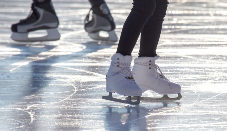 Nové venkovní kluziště v Hořicích nabídne zimní radovánky pro každého
