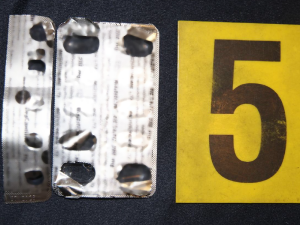 Policie obvinila dealera ze smrti manželů. Za prodej fentanylu mu hrozí až 18 let vězení