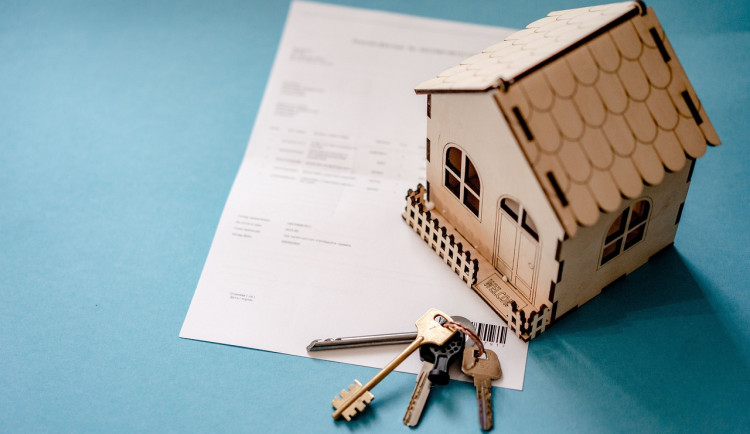 Žádat o obecní byt bude jednodušší. Všechny městské části budou mít stejný formulář