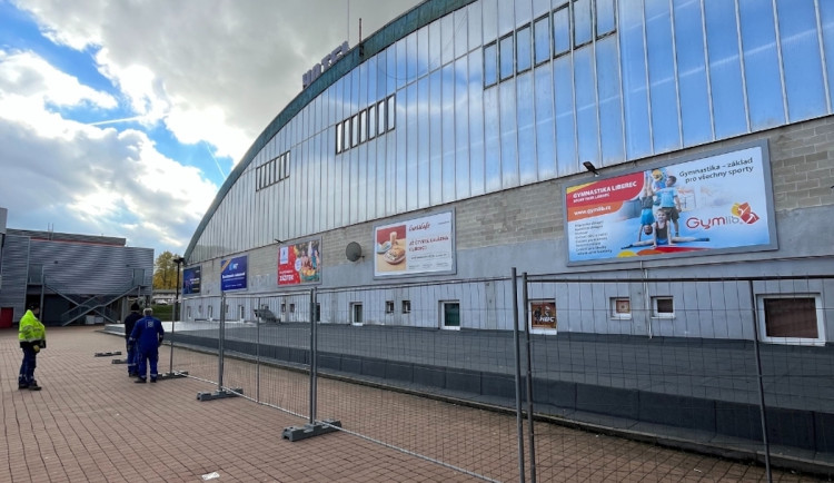 Čeká se sněžení, Svijanská aréna se o půlnoci preventivně uzavře