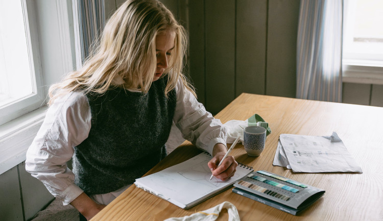 Spodní prádlo vyrobené z odpadového mléčného proteinu? Vzniká v Jilemnici
