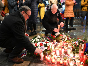 FOTO: 17. listopad v Ostravě provázel chlad a déšť. Přišly stovky lidí