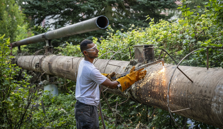 Nevzhledné nadzemní parovody jsou v Liberci minulostí. Teplárna dokončila jejich výměnu