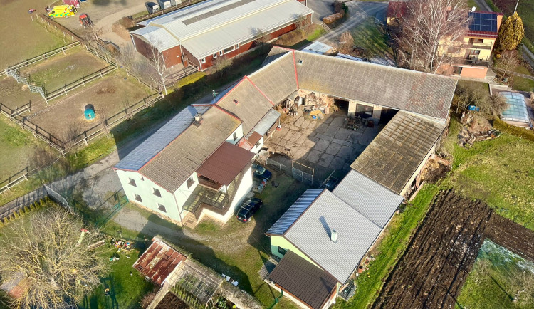 Ženu vážně zranil kůň, do ostravské fakultní nemocnice letěla vrtulníkem. Foto: Se svolením ZZS MSK