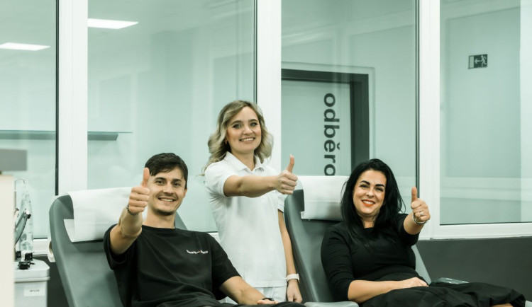 Darování plazmy: Jedna hodina vašeho času, která pomůže zachránit životy jiným.