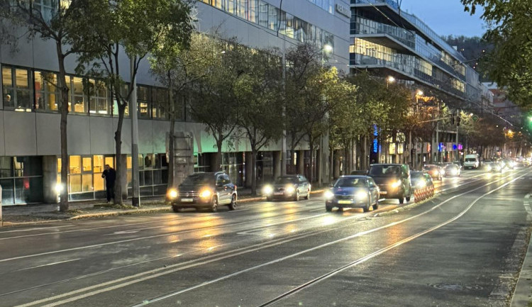 Praha 5 usiluje o zrušení jednosměrky v Radlické, omezení komplikuje dopravu