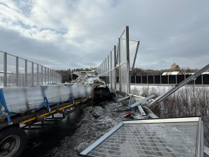 Nehoda kamionu zastavila provoz na dálnici D48 nedaleko Horních Tošanovic