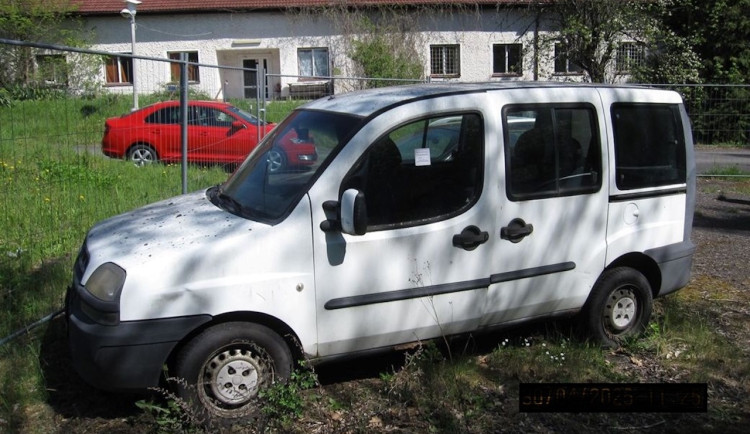 Odtažená auta míří do dražby. Prohlédnout si je můžete už v pátek