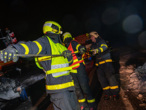 Sypač mimo silnici i uzavřené úseky. Jak to vypadá na silnicích a jaké bude počasí?