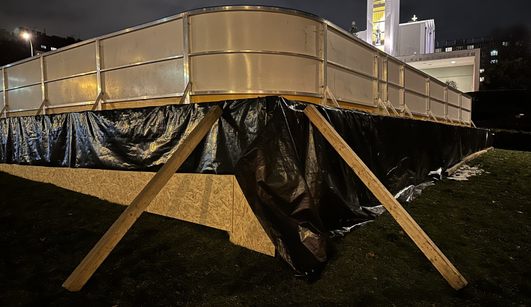 Firma nezvládla v Praze 10 zajistit kluziště ve svahu, radnice odstoupila od smlouvy