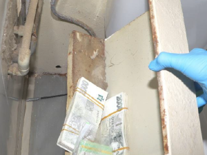 Méně pervitinu v kraji. Kriminálka překazila dlouhodobé obchody trojici dealerů