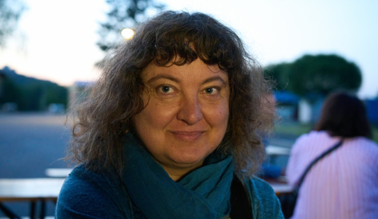 Krvácení do mozku upoutalo maminku tří dětí k lůžku, kolegové pro ni založili sbírku