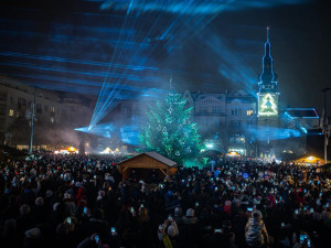 I v Ostravě zahájili advent. Na náměstí se roztočilo kolo, otevřelo se kluziště