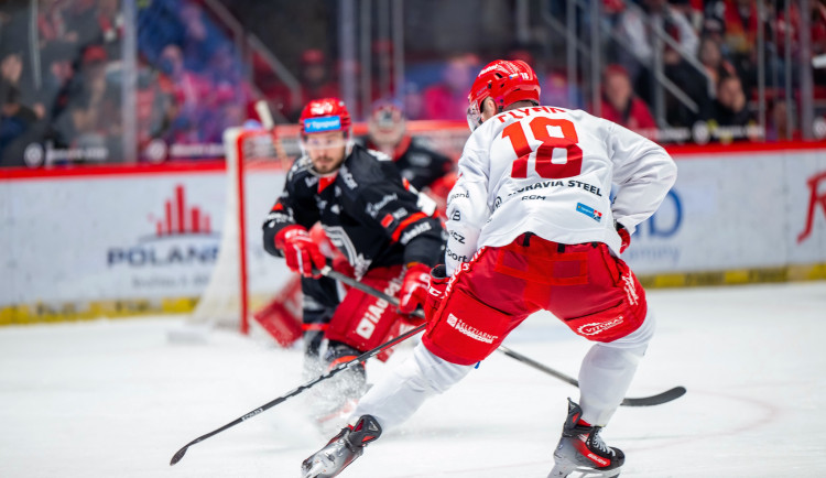Dohrávka s Hradcem Králové za tři body. Oceláři se posouvají na druhé místo