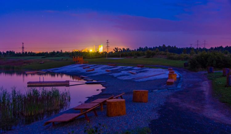 Novou atrakcí Karvinského moře má být saunové městečko, testovali ho otužilci.