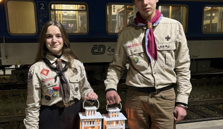 Brno jako první přivítalo Betlémské světlo. Do domácností zamíří až o víkendu