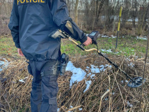 Promyšlená vražda na Frýdecko-Místecku. Zardoušenou ženu našli v potoce