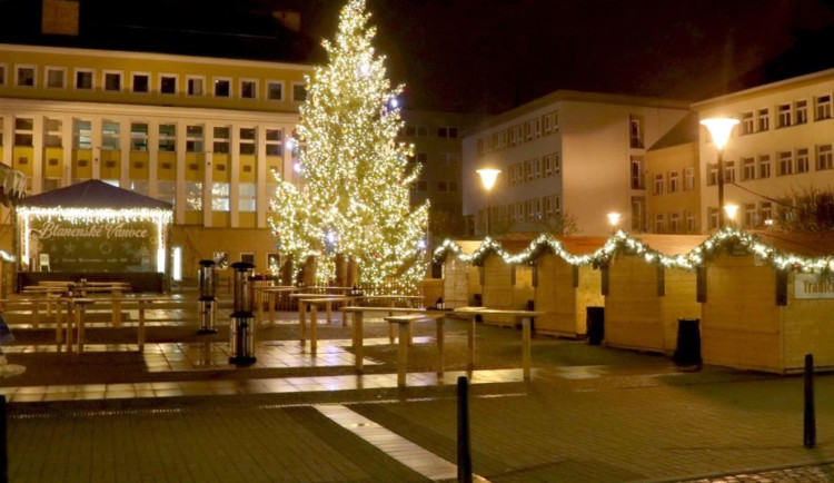 V Blansku řeší vánoční krádeže. Zmizely stromky i peníze ze sbírky pro postižené