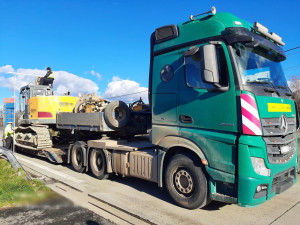 Řidič kamionu se vydával za příbuzného. Policisté řešili další vážné prohřešky