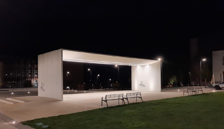 FOTO: Policisté dopadli muže, který řádil v Kopřivnici, postříkal i budovu policie. Foto: Se svolením Policie ČR