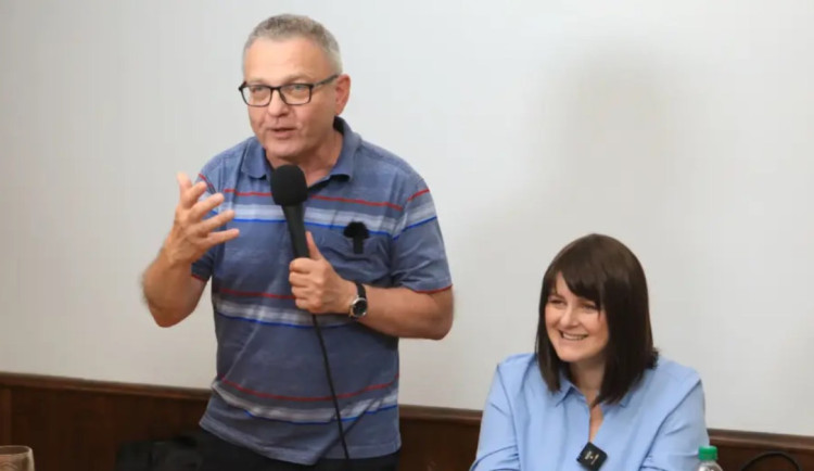 KOMENTÁŘ: Sociální demokracie má nového předsedu. A nikdo o tom neví