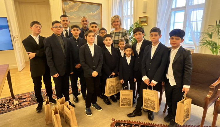 Od rasistického útoku až k prezidentovi. Romské fotbalisty přijali na Hradě