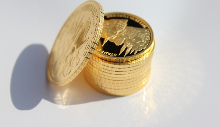 Chtěl nakoupit investiční zlaté mince. Přišel o více než 600 tisíc