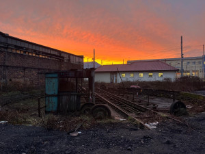 FOTO: Přesun kulturní památky v srdci Ostravy. Železniční točnice už je ve skladu