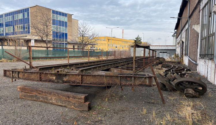 FOTO: Přesun kulturní památky v srdci Ostravy. Železniční točnice už je ve skladu. Foto: Se svolením Magistrátu města Ostravy