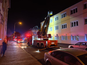 Kvůli ohňostroji začala hořet střecha domu, hasiči uchránili majetek za miliony