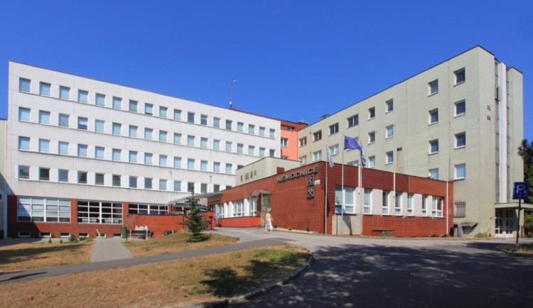 Skupina Agel se chystá převzít Karvinskou hornickou nemocnici, uvedl ÚOHS