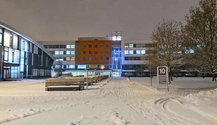 Hradecká nemocnice opět uspěla v průzkumech spokojenosti pacientů a zaměstnanců