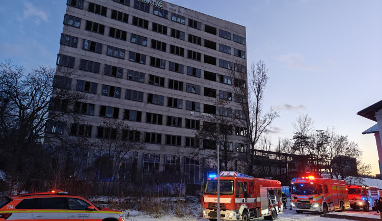 V nedostavěném centru Nová Palmovka hořelo, požár byl ve výtahové šachtě