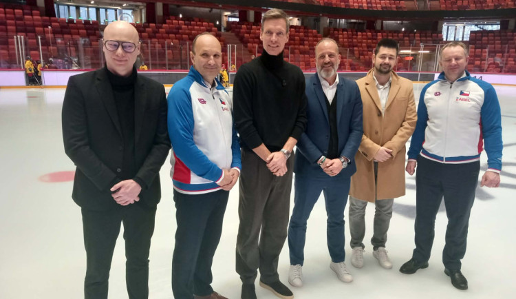 VIDEO: Berdych přivezl Davis Cup do Horácké arény v Jihlavě. Tenisový svátek se blíží