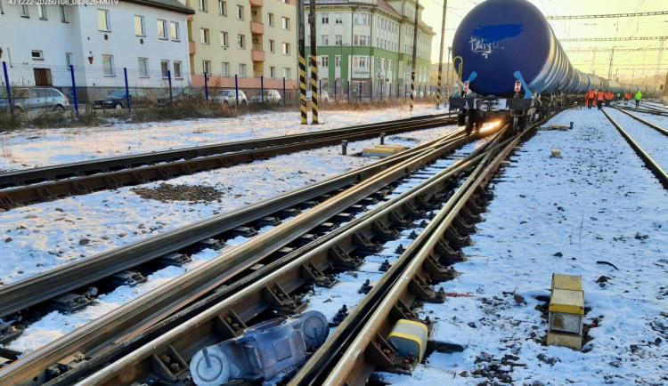 V Havlíčkově Brodě vykolejil cisternový vagon, omezený je provoz na Okrouhlici