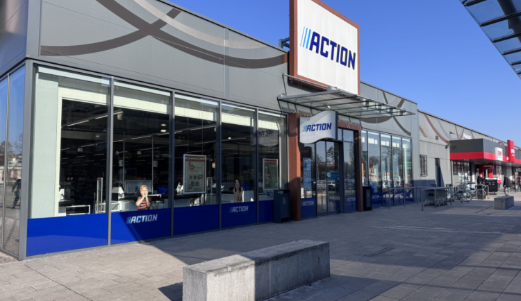 Za vraždu dvou žen v Hradci Králové potvrdil soud mladistvému 9 let a detenci