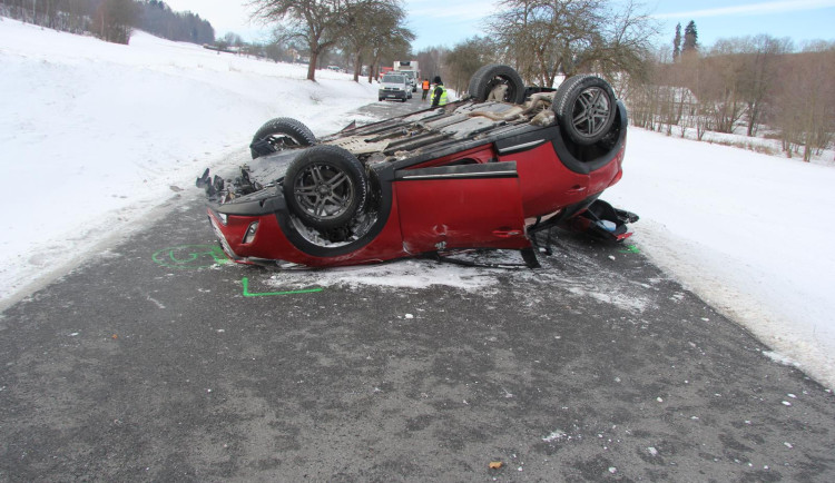 Silný mráz komplikuje i dopravu. Policie řešila několik nehod