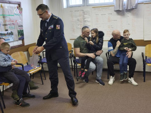 Trestanci z Heřmanic vlastnoručně opravovali kola pro své potomky