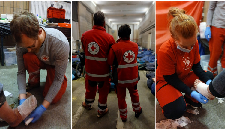 Zdravotníkům v nouzovém centru dochází obvazy, denně ošetří desítky bezdomovců