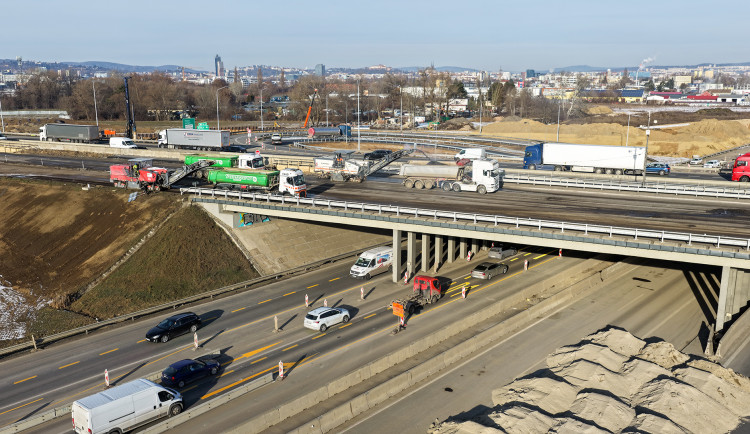 Kus dálnice D2 u Brna čeká víkendová uzavírka kvůli demolici mostu